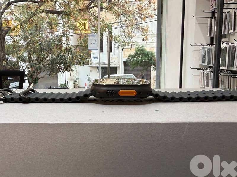 Apple Watch Ultra 1 Black Edition 49mm Very Clean Condition 2