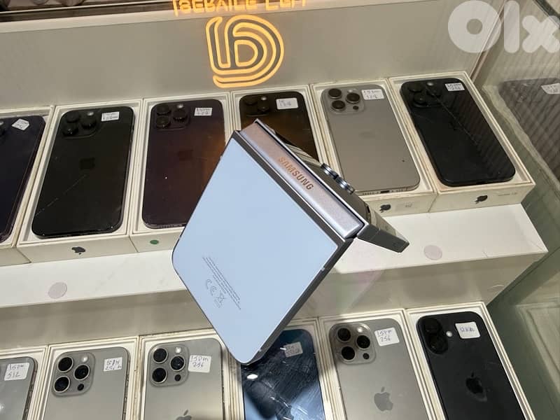 Samsung Z Flip 6 256Gb/12Ram Like New: - Mint Condition 4