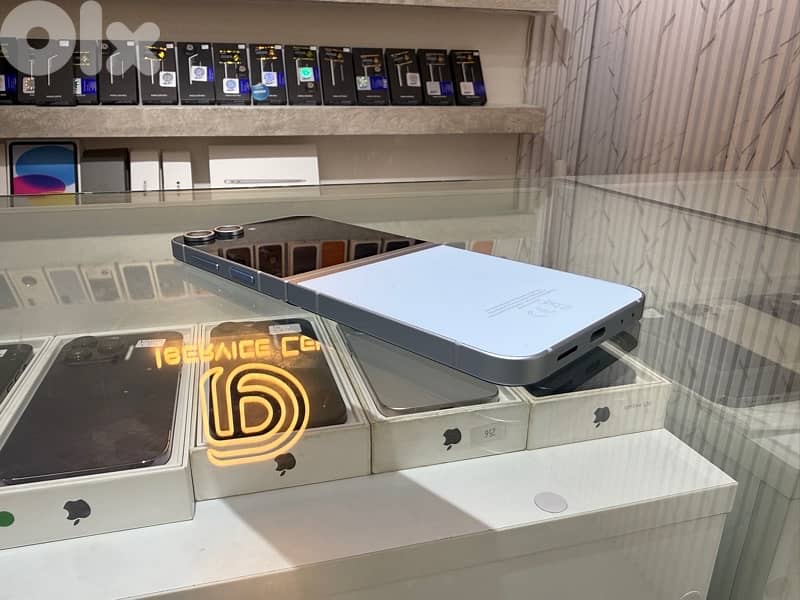 Samsung Z Flip 6 256Gb/12Ram Like New: - Mint Condition 5