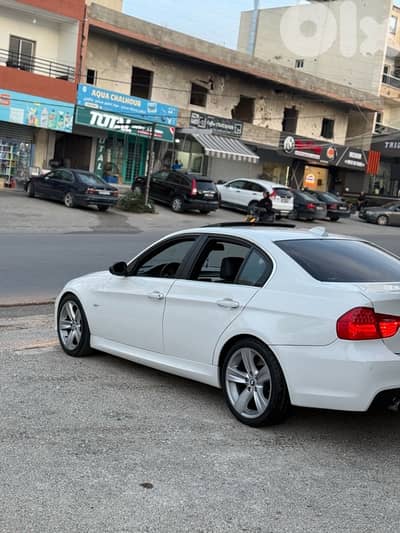 BMW 3-Series 2011
