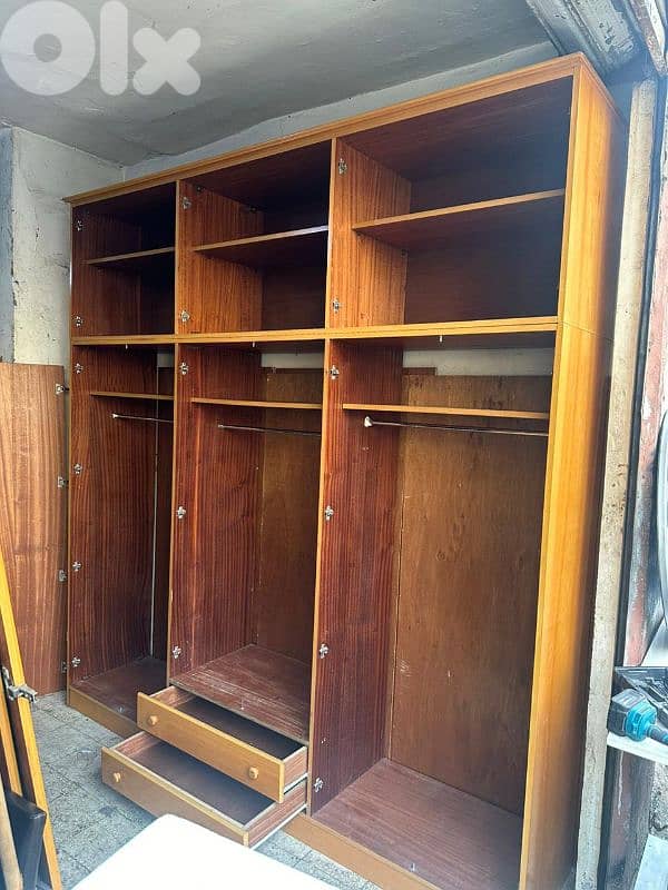 خزانة ست درف طابقين شبه جديدة 1