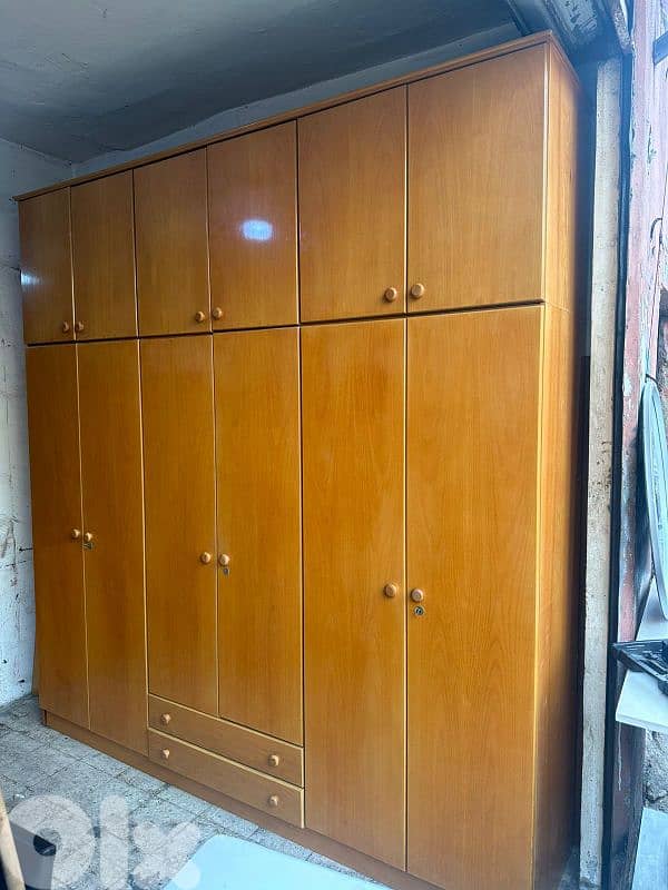 خزانة ست درف طابقين شبه جديدة 2