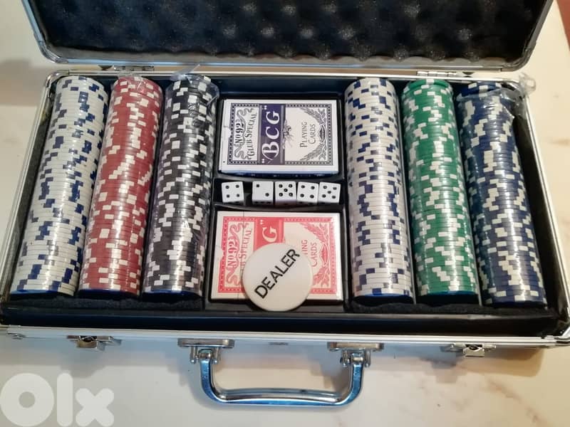 Poker Set in Aluminum Case,  300 Chips still sealed , 2 decks 0