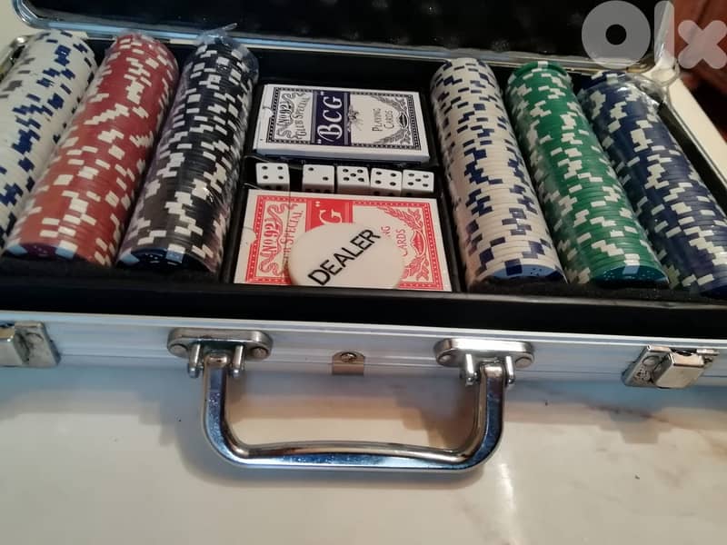 Poker Set in Aluminum Case,  300 Chips still sealed , 2 decks 1