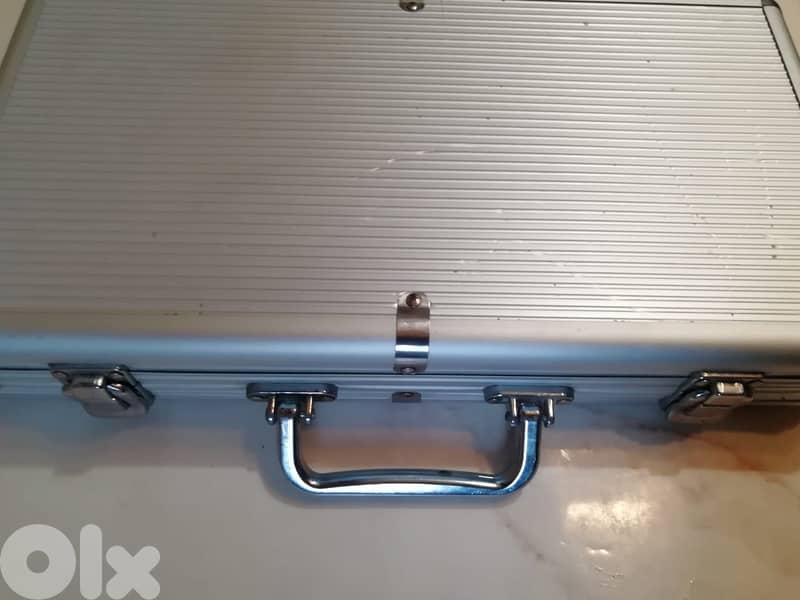 Poker Set in Aluminum Case,  300 Chips still sealed , 2 decks 2