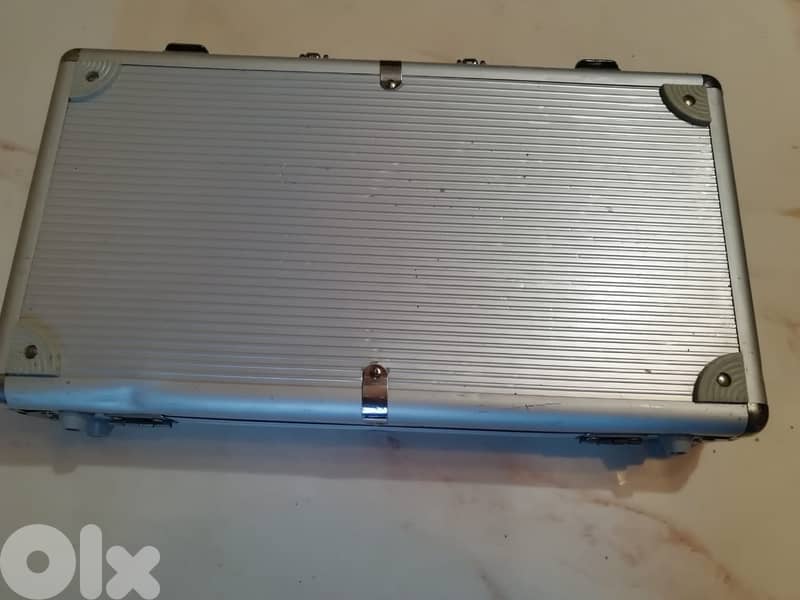 Poker Set in Aluminum Case,  300 Chips still sealed , 2 decks 3