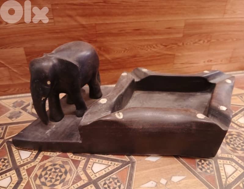 منفضة & فيل خشب ابانوس و نقط عاج شغل يدوي 0