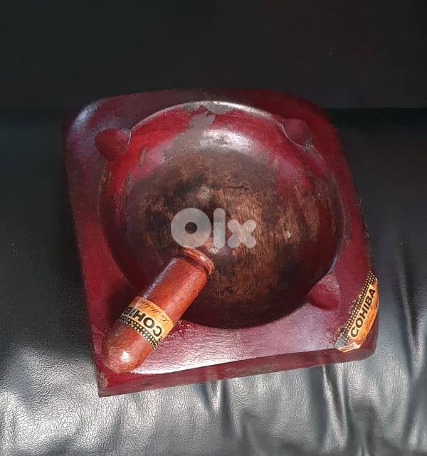 منفضة & فيل خشب ابانوس و نقط عاج شغل يدوي 1