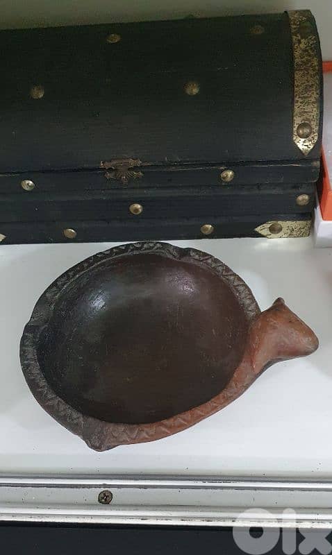 منفضة & فيل خشب ابانوس و نقط عاج شغل يدوي 3