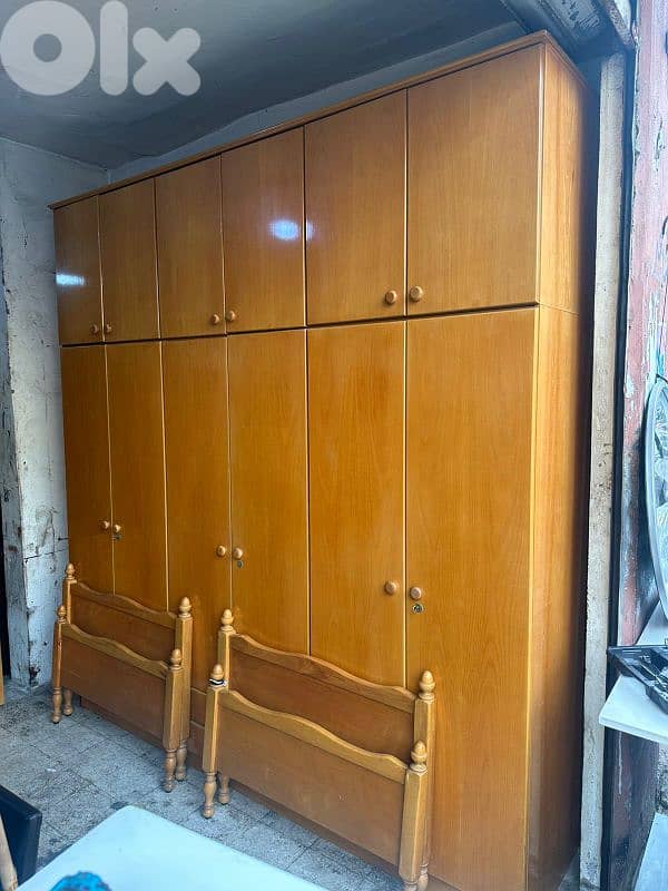 اوضة نوم سويدي تختين ملبسة قشر شبه جديدة مع فرشات 0