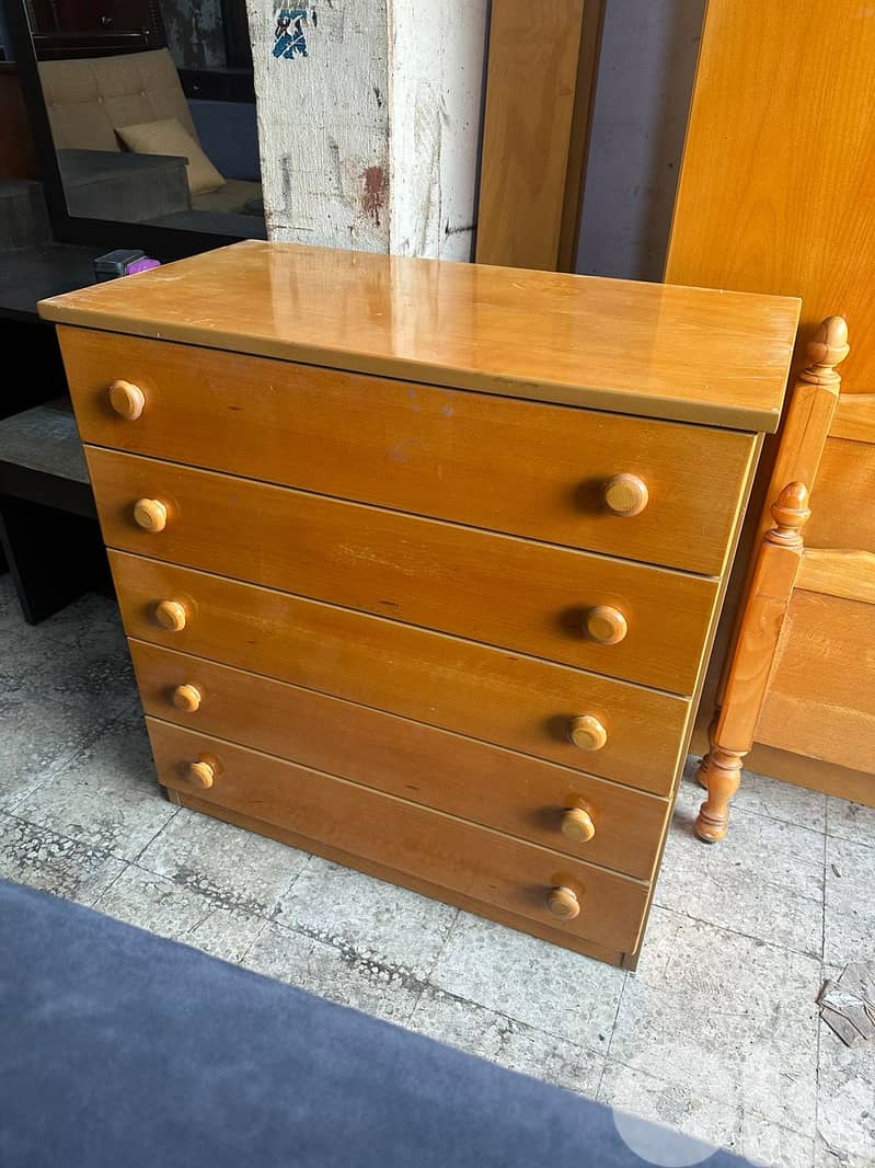 اوضة نوم سويدي تختين ملبسة قشر شبه جديدة مع فرشات 5