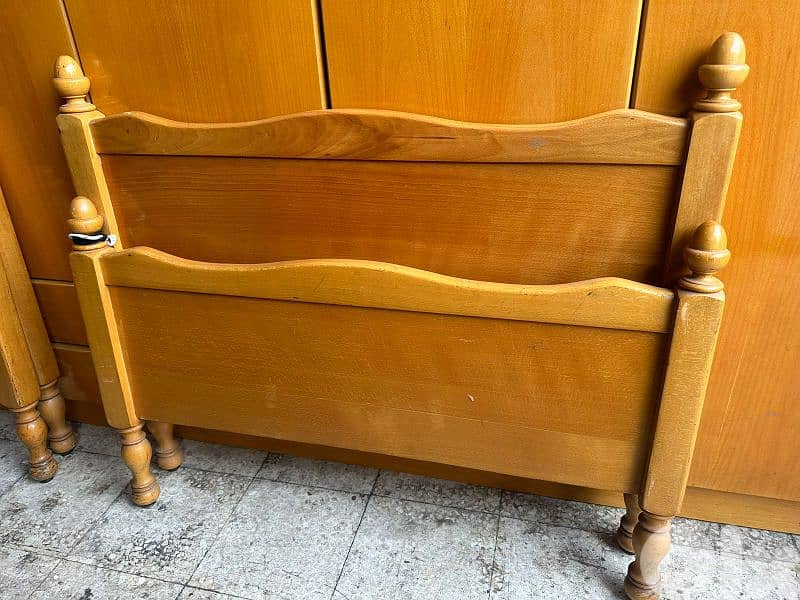 تختين مفرد خشب زان سويدي شبه جديد مع فرشات 0