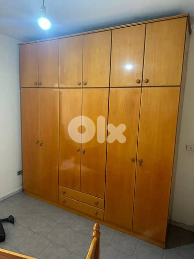 خزانة ست درف طابقين سويدي ملبسة قشر شبه جديدة