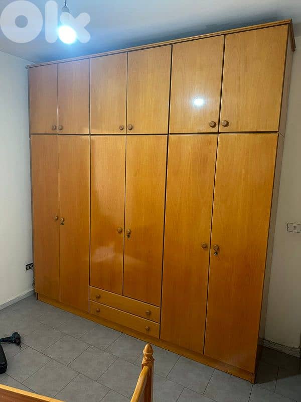 خزانة ست درف طابقين سويدي ملبسة قشر شبه جديدة 1