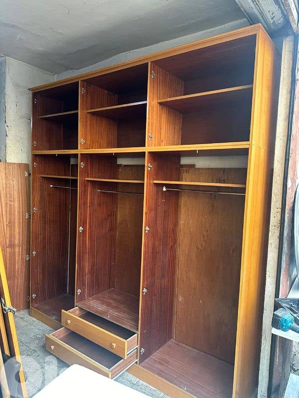 خزانة ست درف طابقين سويدي ملبسة قشر شبه جديدة 2