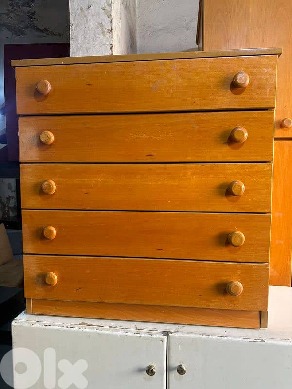 تختين مفرد خشب زان سويدي شبه جديد مع فرشات اتنين وشفنيرة 4