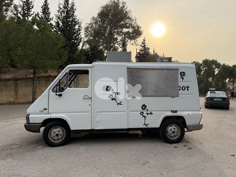 Fully Equipped Food Truck for Sale – Brand New Condition 4