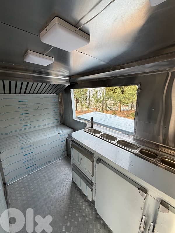 Fully Equipped Food Truck for Sale – Brand New Condition 8