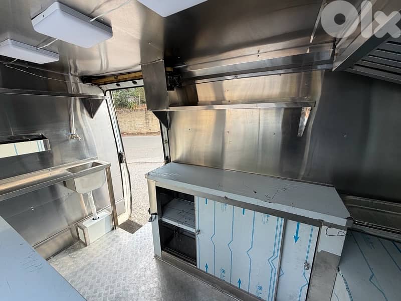 Fully Equipped Food Truck for Sale – Brand New Condition 10