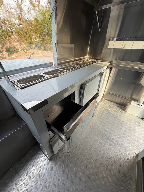 Fully Equipped Food Truck for Sale – Brand New Condition 12