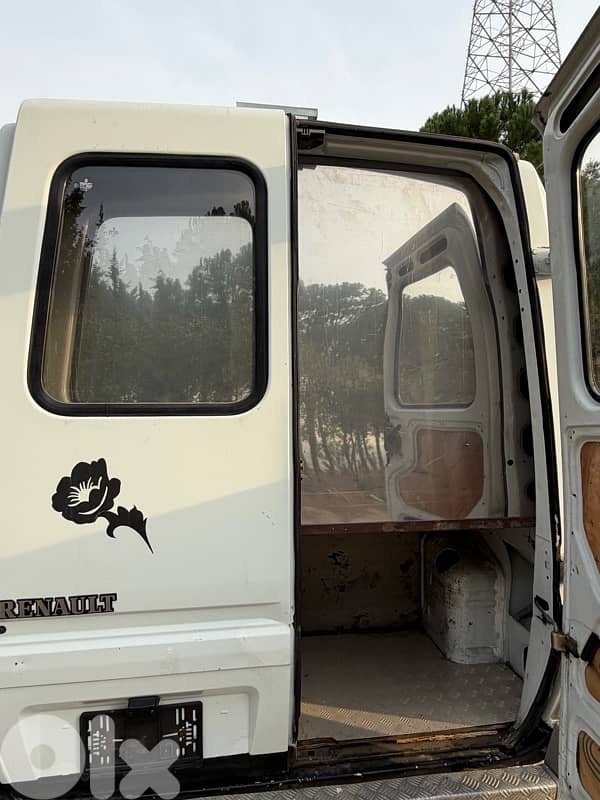 Fully Equipped Food Truck for Sale – Brand New Condition 15