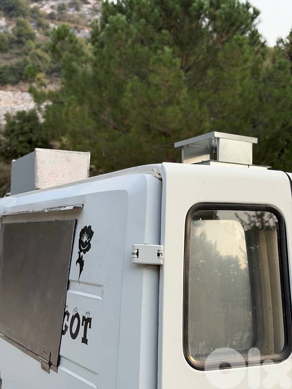 Fully Equipped Food Truck for Sale – Brand New Condition 16