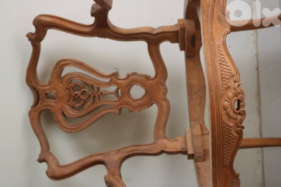 High-Quality Wooden Furniture for Sale – Hand-Crafted & Well-Maintaine 10
