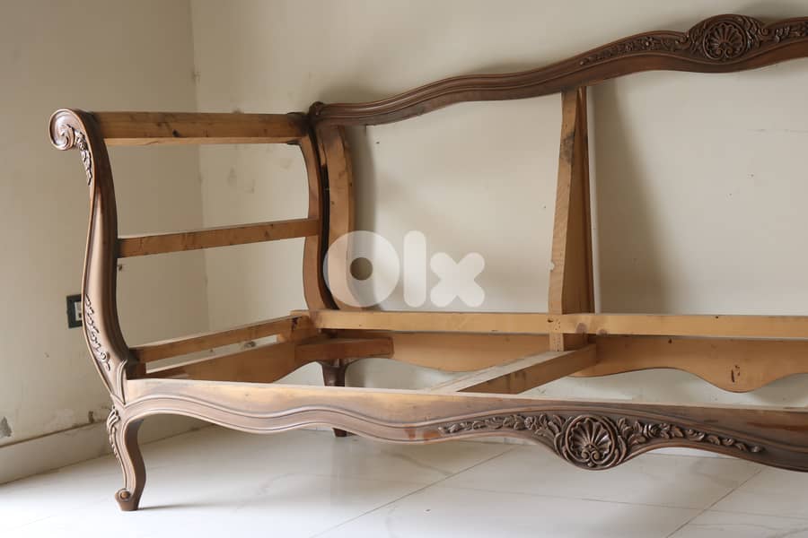 High-Quality Wooden Furniture for Sale – Hand-Crafted & Well-Maintaine 16