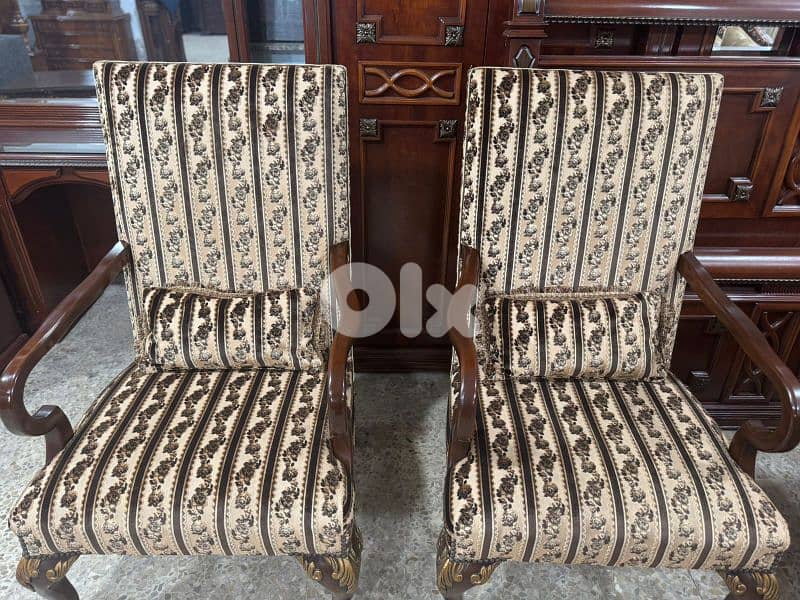 طقم كنبايات حفر خشب زان ملكي خمس قطع وطاولة 5