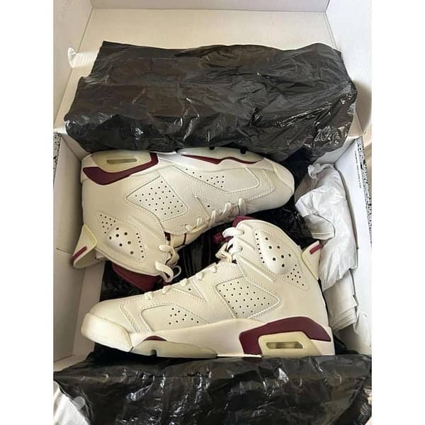 Nike air Jordan 6 maroun retro size 11.5 0