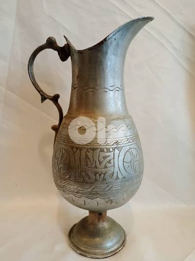 إبريق قديم نحاس منقوش