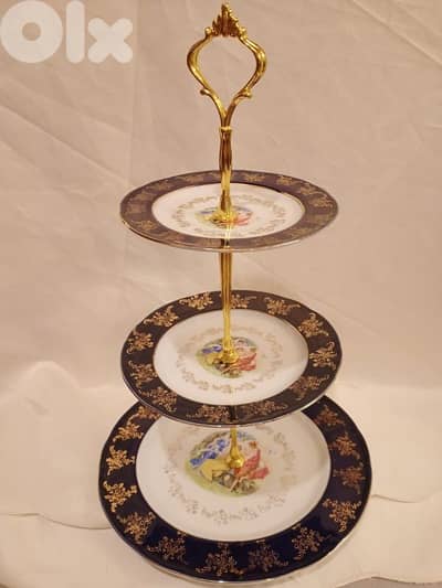 مضيفة بورسلان تشيكية أنتيك مختومة