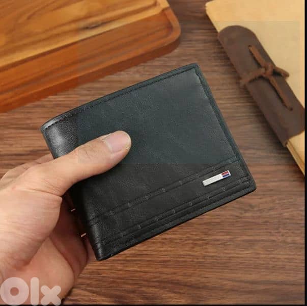 Elegant Leather Wallets in Classic Colors 1