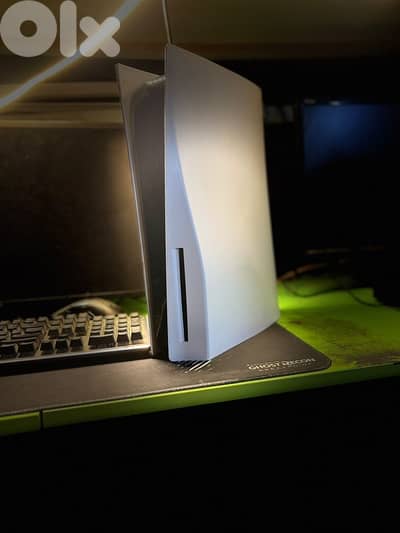 PS5+2original controllers +cd fifa 25