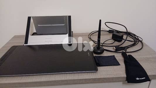 huion kamvas 16 pro with stand glove charging cable pen and pen holder