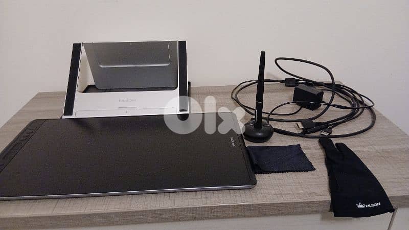 huion kamvas 16 pro with stand glove charging cable pen and pen holder 0
