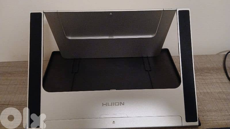 huion kamvas 16 pro with stand glove charging cable pen and pen holder 3