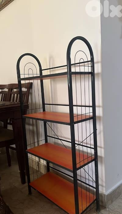 ستاند خمس رفوف عا شكل انتيك حلو كتير السعر ٤٨ دولار ت ٠٣٣٢٠٠٣٦