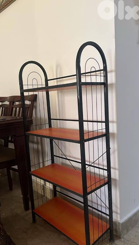 ستاند خمس رفوف عا شكل انتيك حلو كتير السعر ٤٨ دولار ت ٠٣٣٢٠٠٣٦ 0