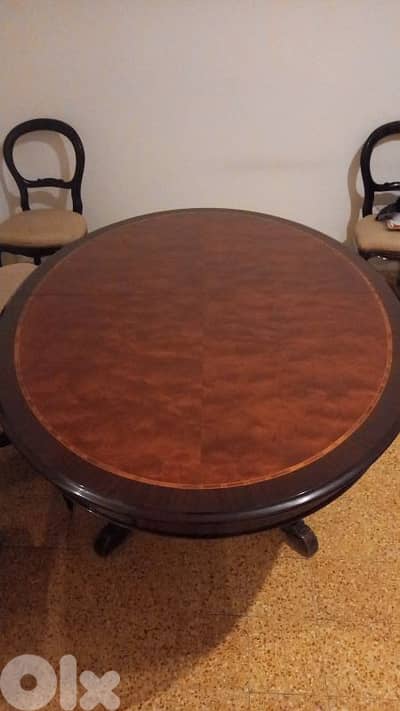 Dining table + 8 chairs