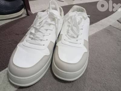 حذاء قياس ٤٥ ملبوس لابسة واحدةlc waikiki