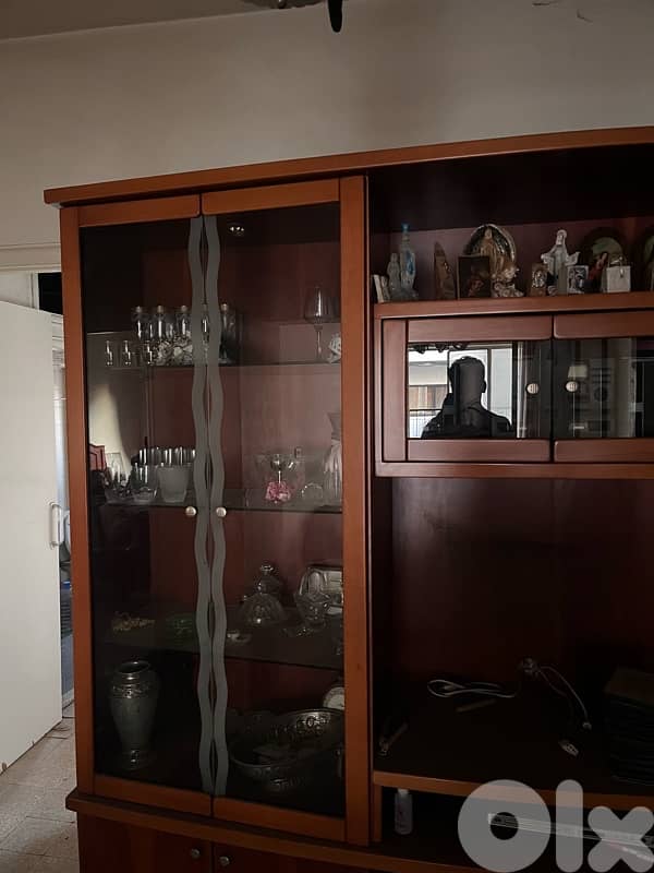 ‏خزانة خشب كرزي 1