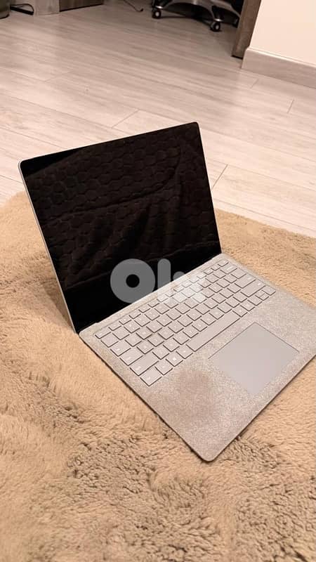 Microsoft laptop NO SCRATCHES AT ALL not laggy 1