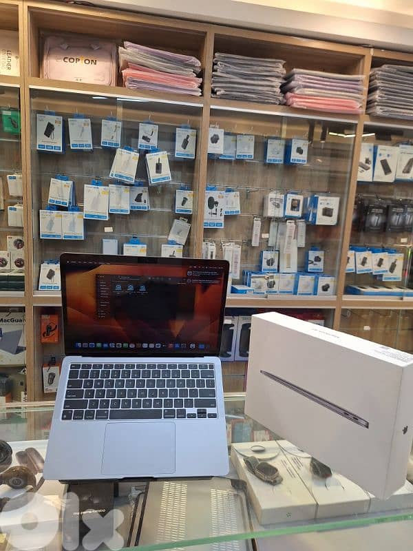Used macbook air 13 2019  *8/128 gb  *cor i5 *236 cycle 0