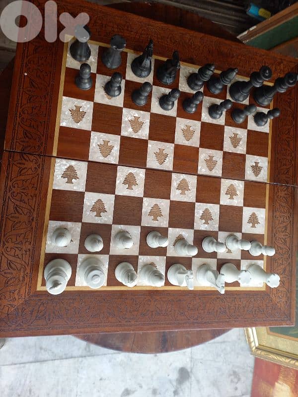 تشكيلة طاولات زهر مطعّمة مصدّفة 2