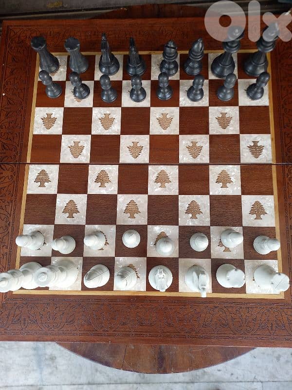 تشكيلة طاولات زهر مطعّمة مصدّفة 5