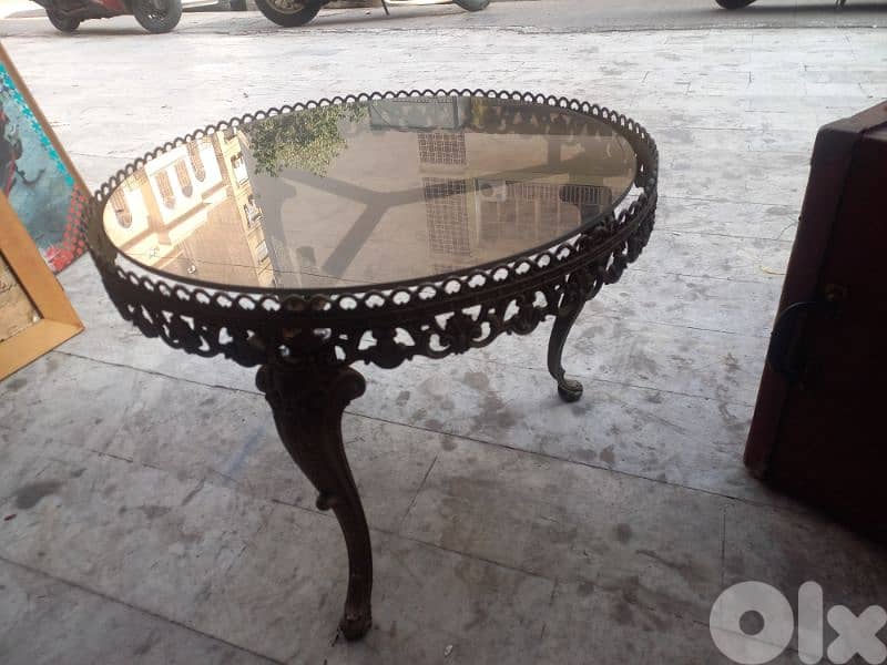 طاولة نحاس مبرومة قديمة 1
