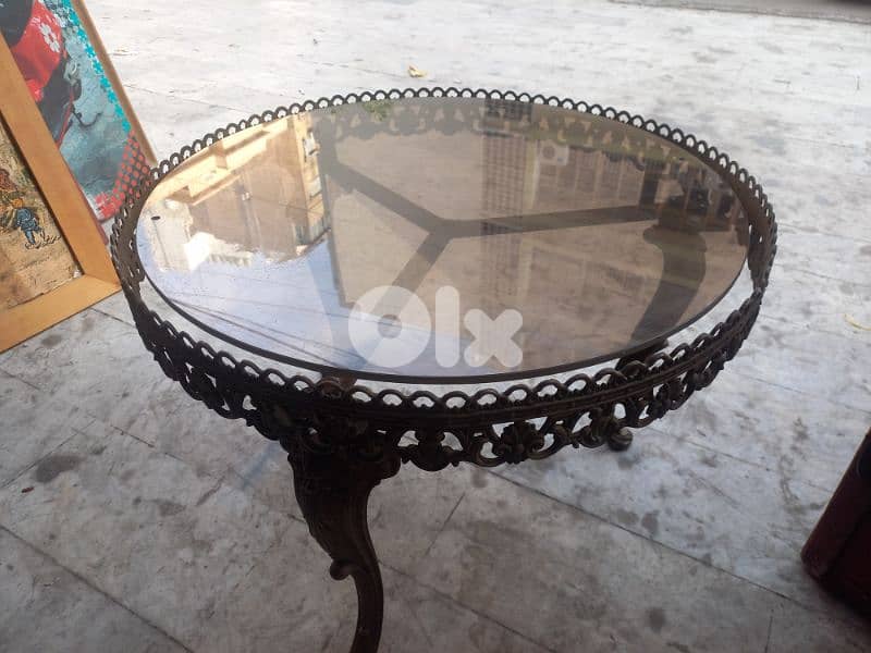 طاولة نحاس مبرومة قديمة 2