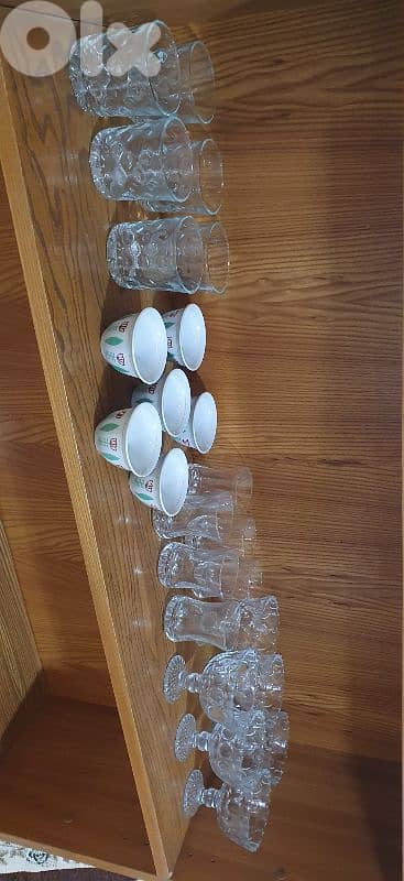 ٢٤  كاسات  مشكلين  مرتبين  كلن ١٥ $  بيروت الاشرفية   ٠٣٧٢٣٨٩٥ 0