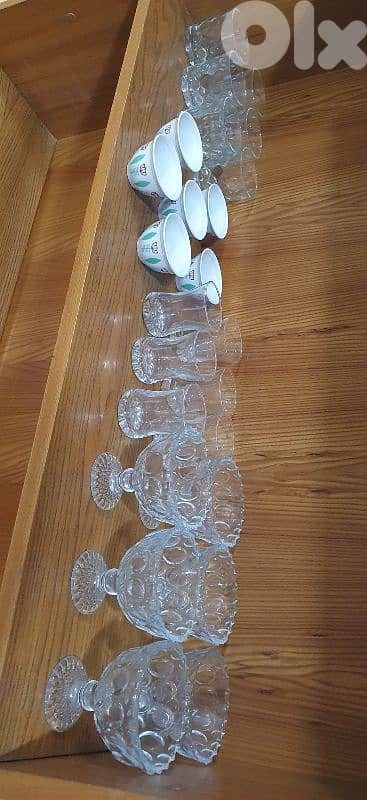 ٢٤  كاسات  مشكلين  مرتبين  كلن ١٥ $  بيروت الاشرفية   ٠٣٧٢٣٨٩٥ 1